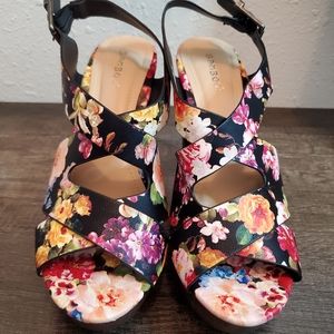 Bamboo Fabiola Black Multicolor Floral Platform Sandals